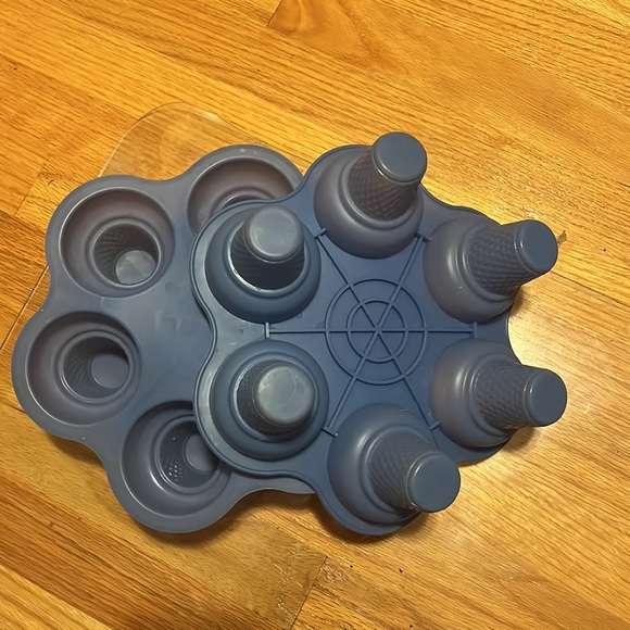 Set of 2 silicone ice cream cone cupcake molds - Picture 2 of 2